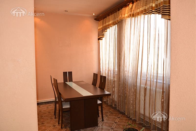 Квартира · 5 комн. · 200 м² · Кентрон