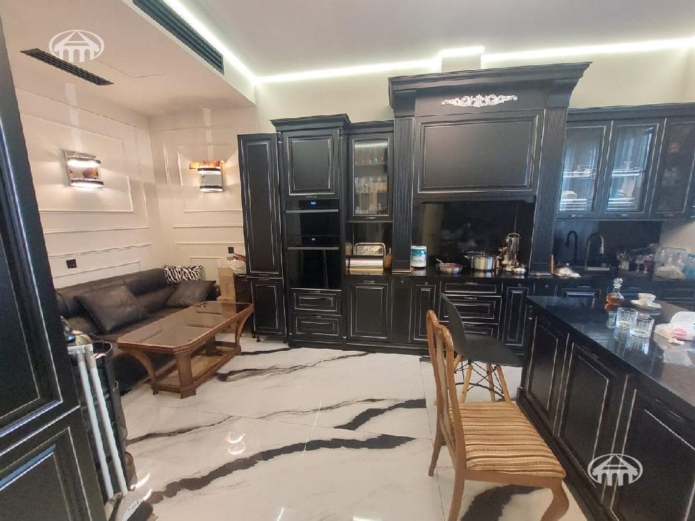 Особняк · 5 комн. · 370 м² · Аджапняк