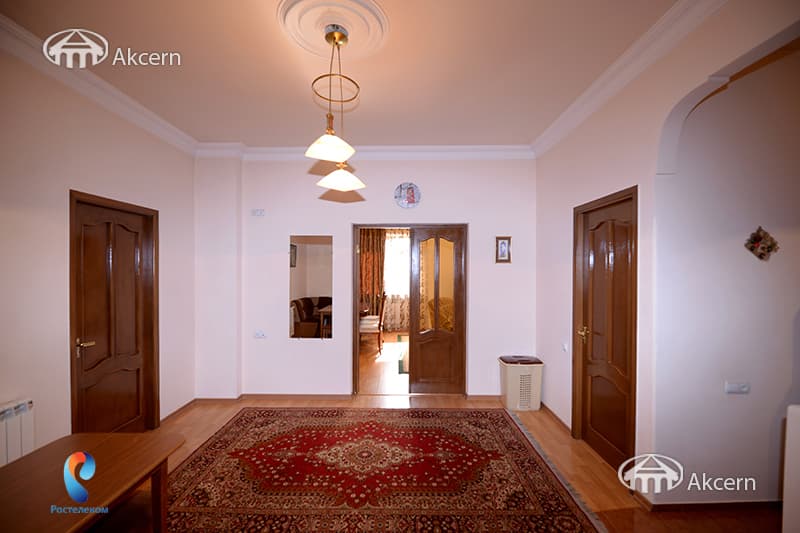 House · 3 rooms · 90 m² · Kentron