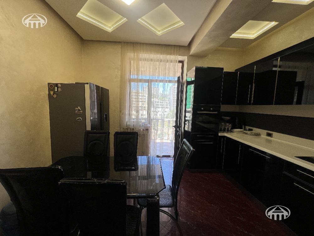 Apartment · 4 rooms · 132 m² · Kentron