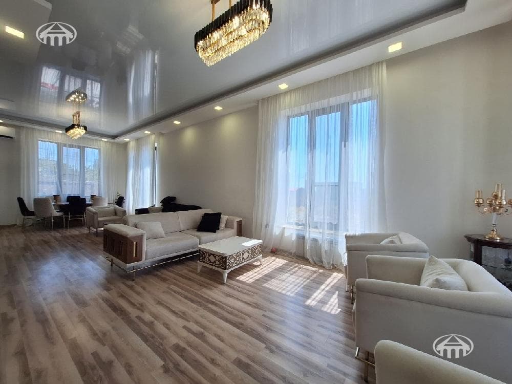 Особняк · 5 комн. · 313 м² · Эребуни