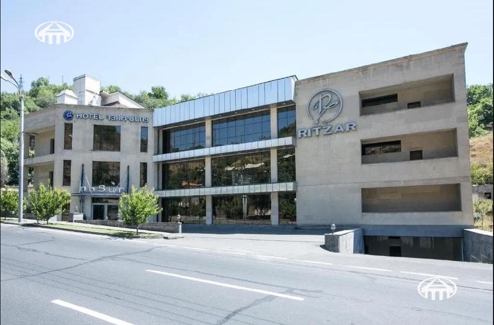Հյուրանոց · 2600 մ² · Կենտրոն