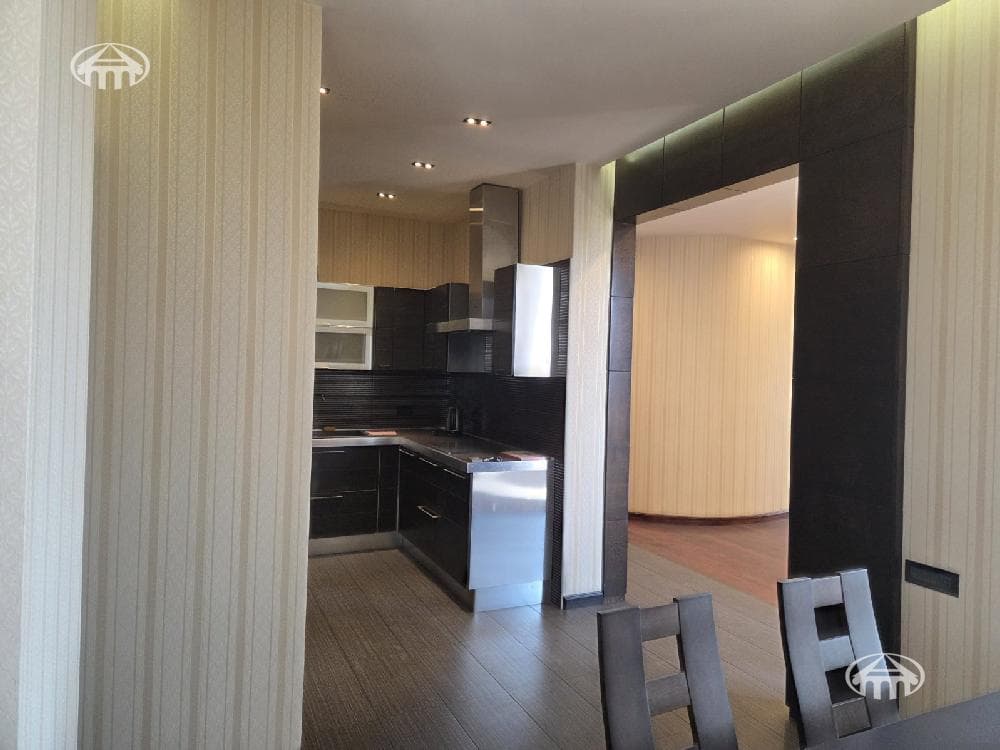 Квартира · 3 комн. · 130 м² · Кентрон