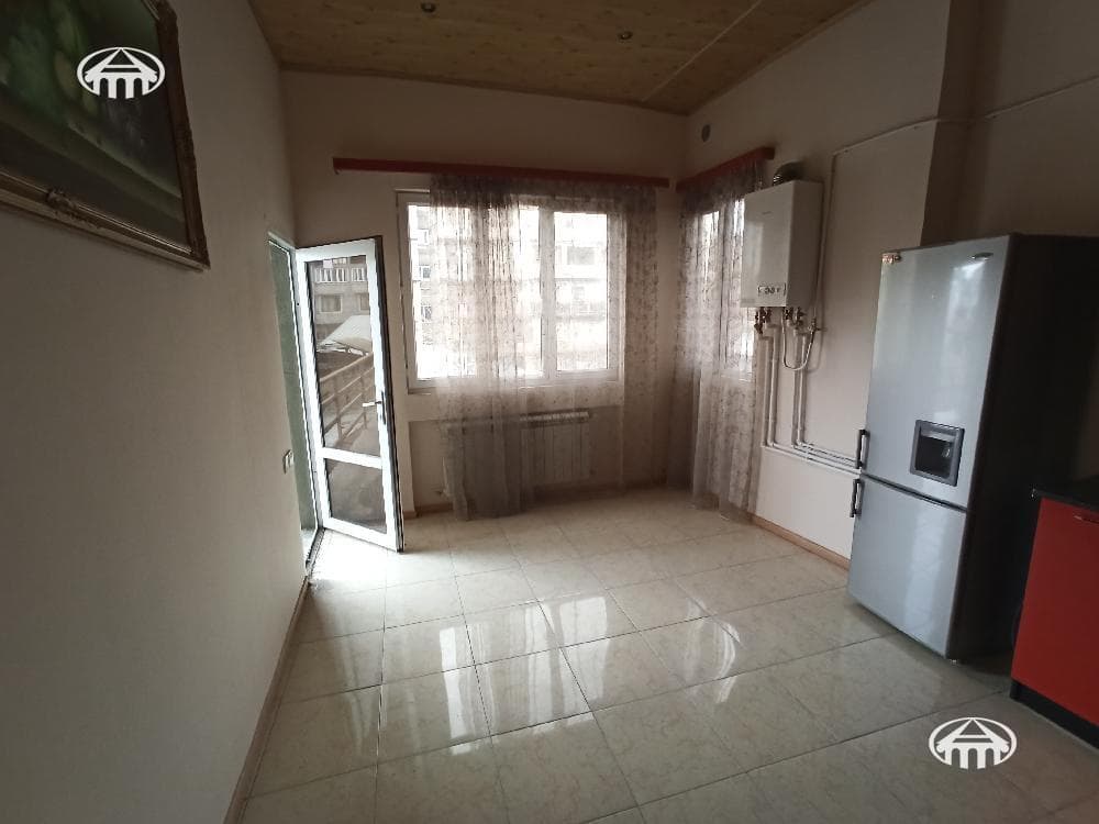 Квартира · 4 комн. · 120 м² · Кентрон