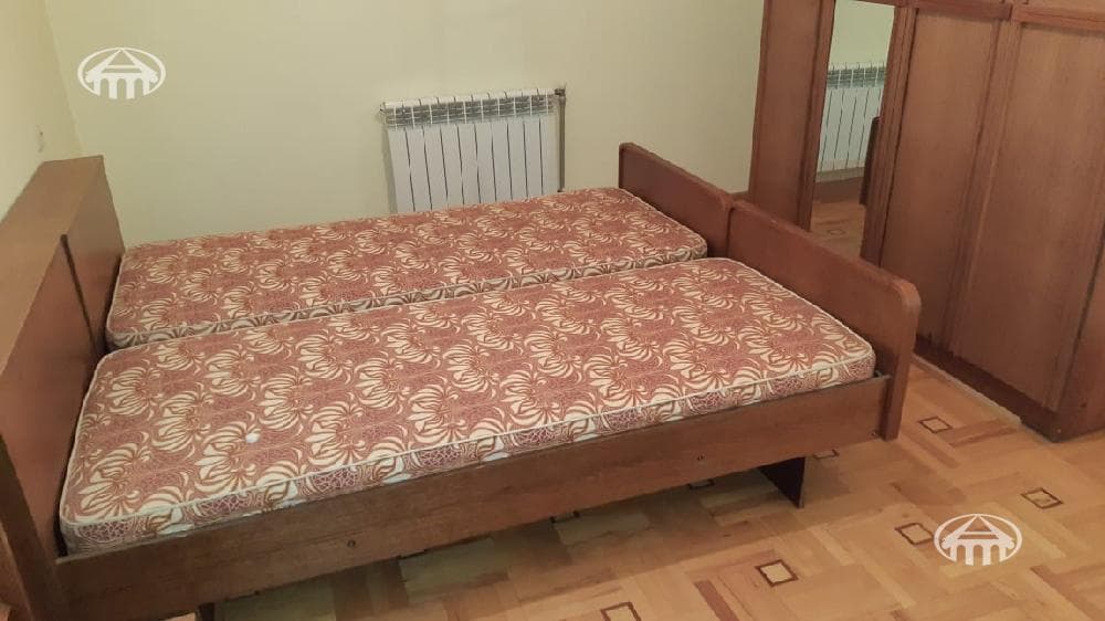 Дом · 5 комн. · 301 м² · Кентрон