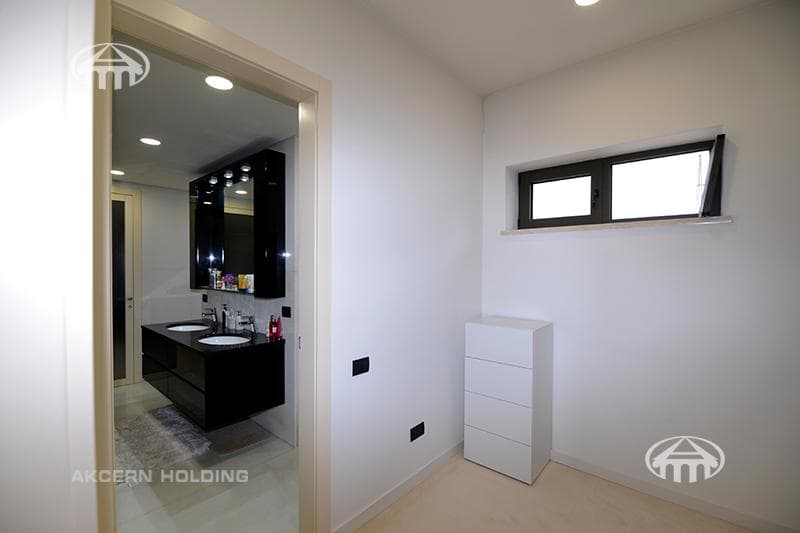 Mansion · 5 rooms · 777 m² · Avan