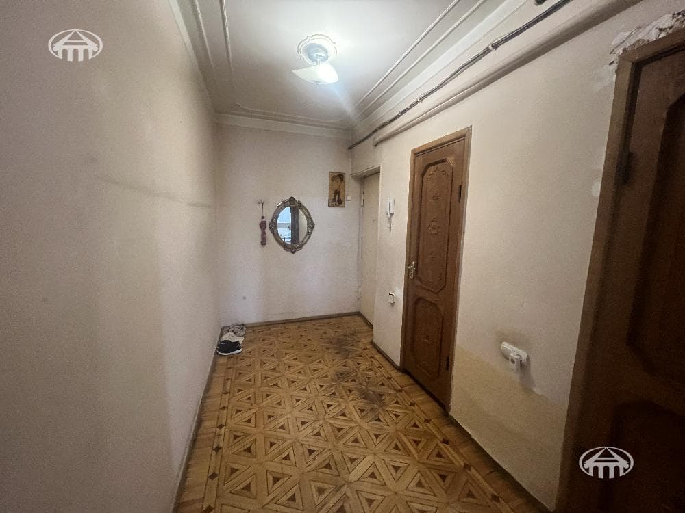 Apartment · 2 rooms · 61 m² · Kentron