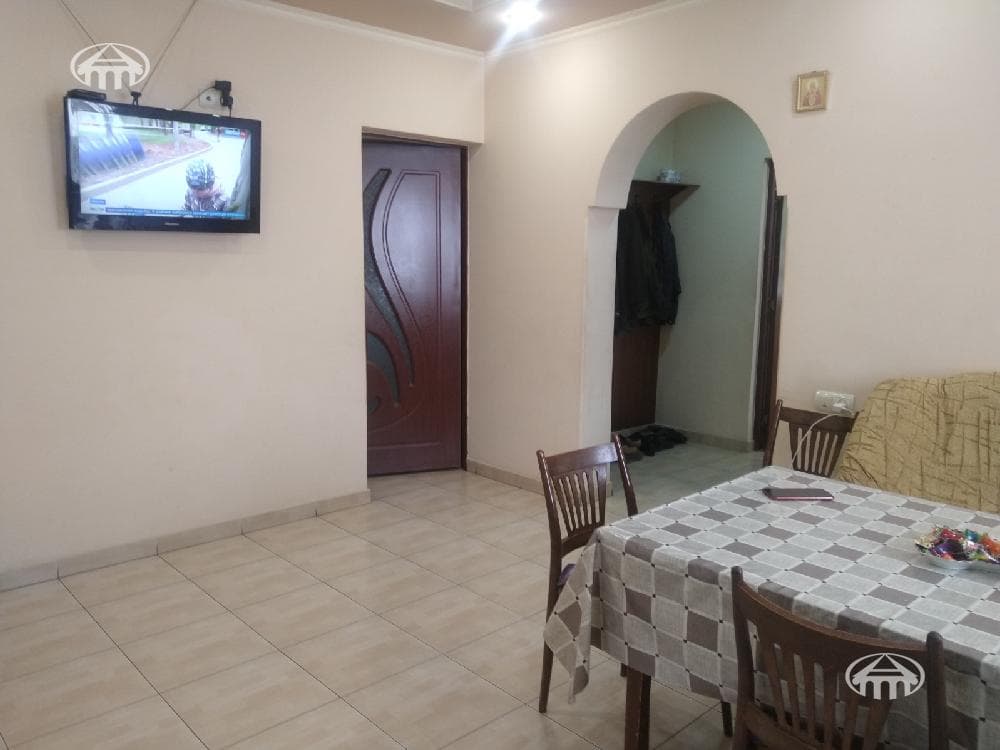 House · 3 rooms · 90 m² · Arabkir