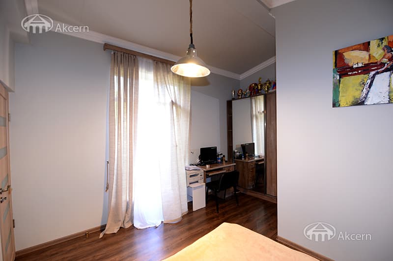 Дом · 5 комн. · 540 м² · Кентрон