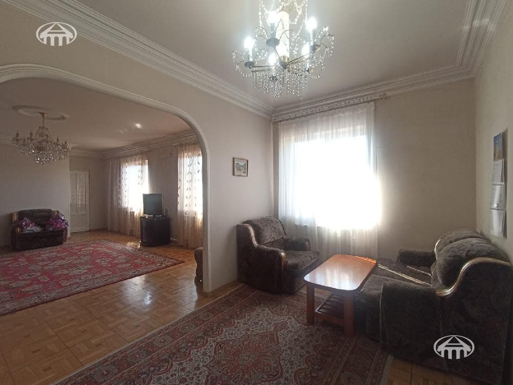 Дом · 4 комн. · 195 м² · Арабкир
