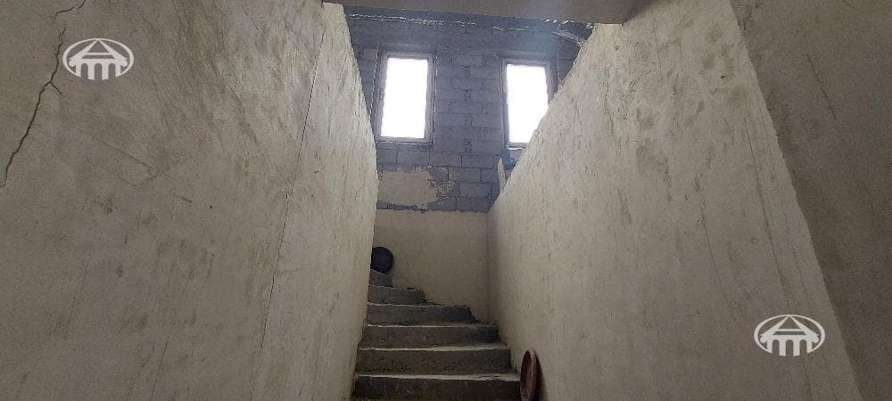 Mansion · 5 rooms · 206 m² · Arinj