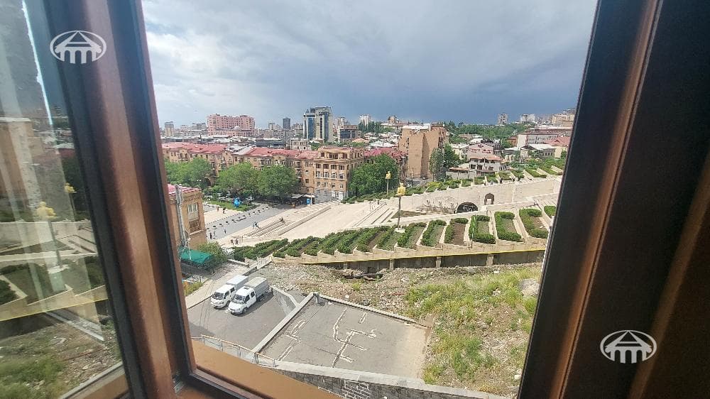 Բնակարան · 4 սեն. · 162 մ² · Կենտրոն