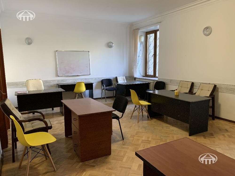 Office · 71 m² · Kentron