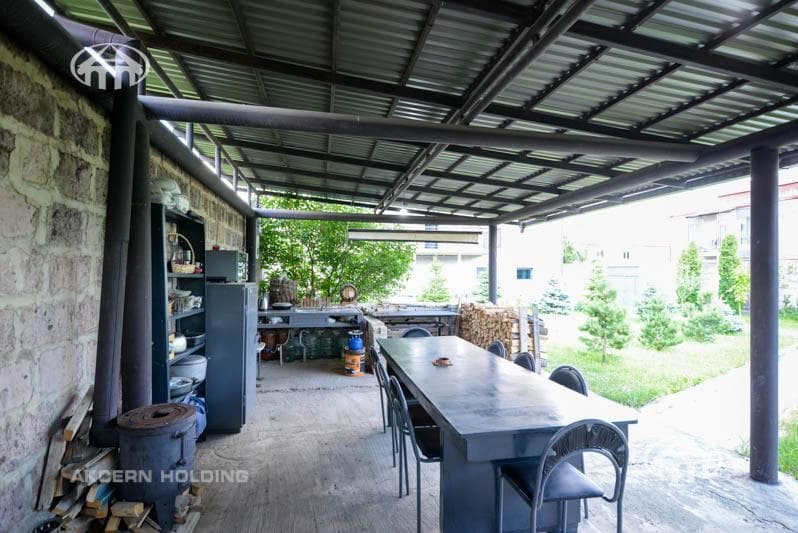 Особняк · 5 комн. · 380 м² · Аван