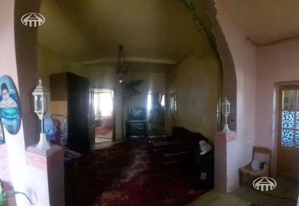 House · 4 rooms · 367 m² · Erebuni