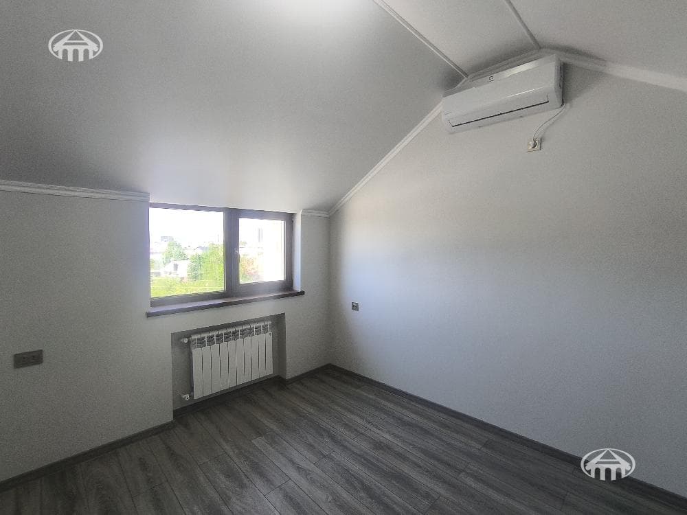 Офис · 270 м² · Давташен