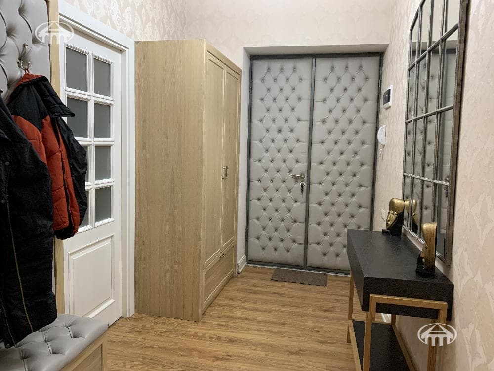 Apartment · 2 rooms · 77 m² · Kentron