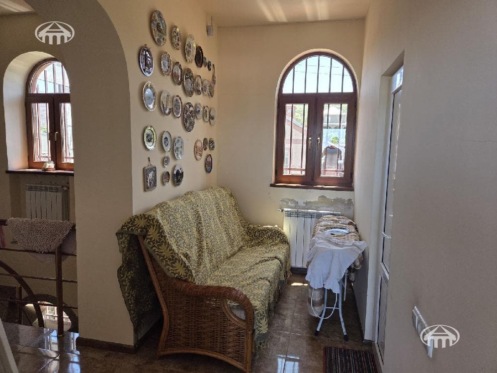 Mansion · 5 rooms · 296 m² · Djrvej