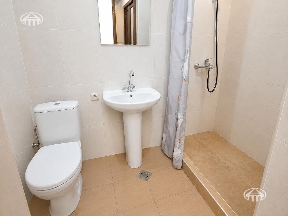 Квартира · 5 комн. · 181 м² · Кентрон