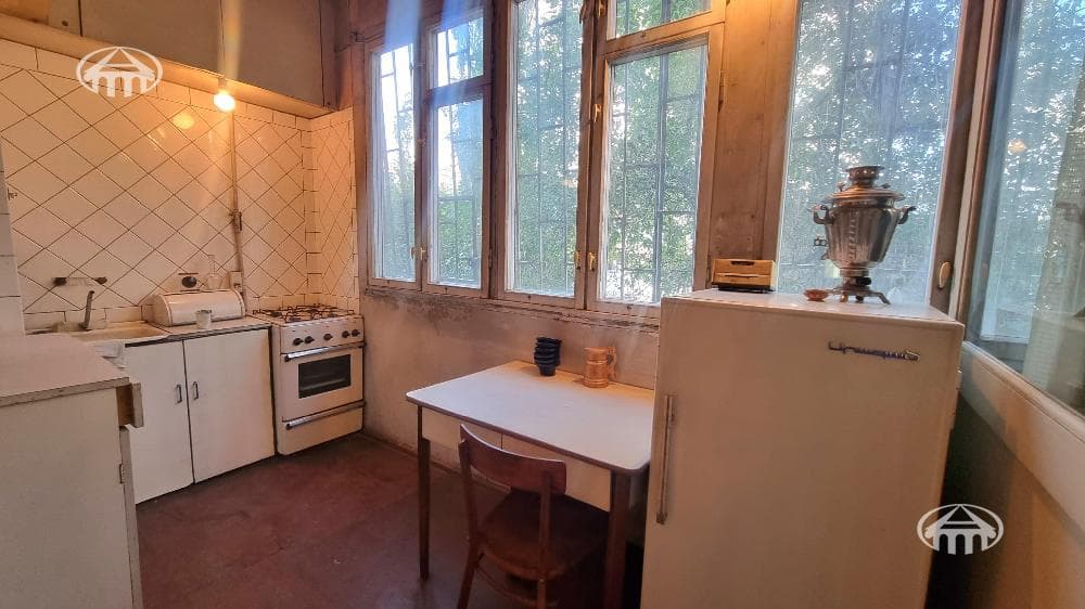 Квартира · 2 комн. · 77 м² · Кентрон