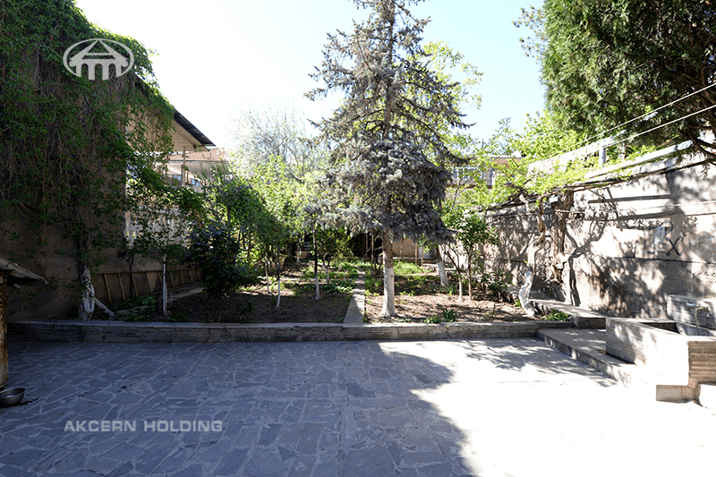House · 3 rooms · 131 m² · Arabkir