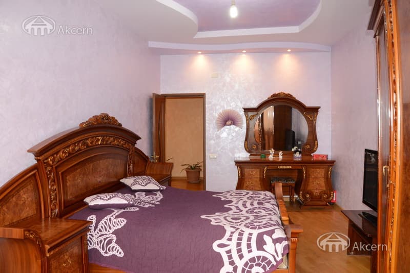 Дом · 4 комн. · 279 м² · Кентрон