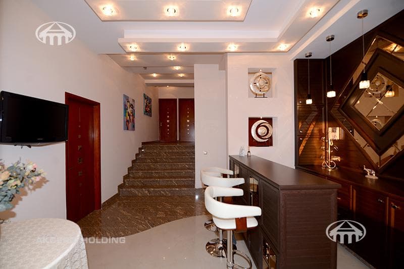 Apartment · 5 rooms · 298 m² · Kentron