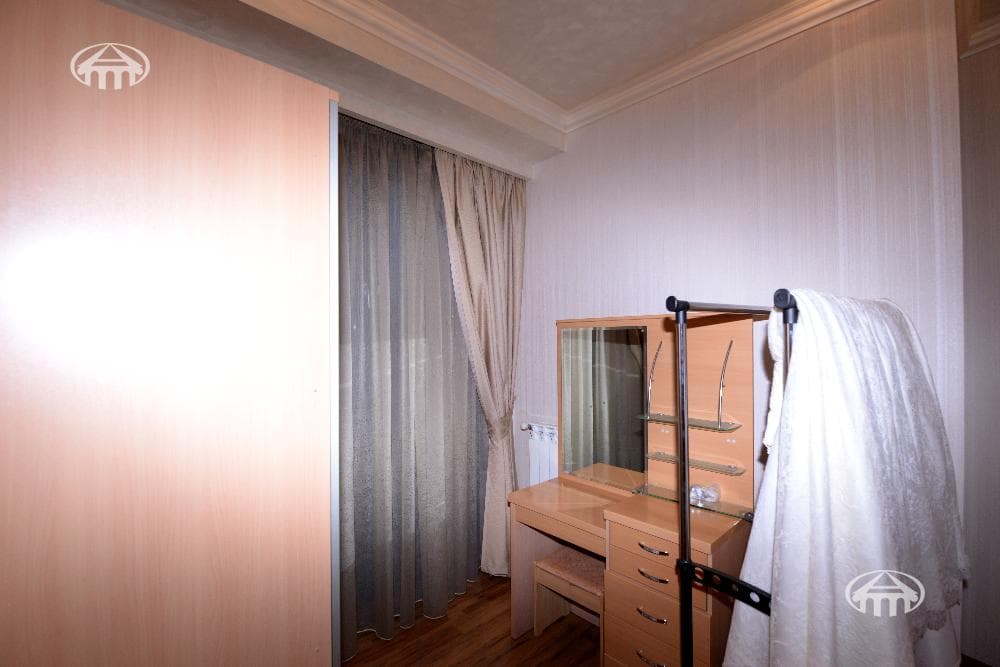 Квартира · 5 комн. · 300 м² · Кентрон