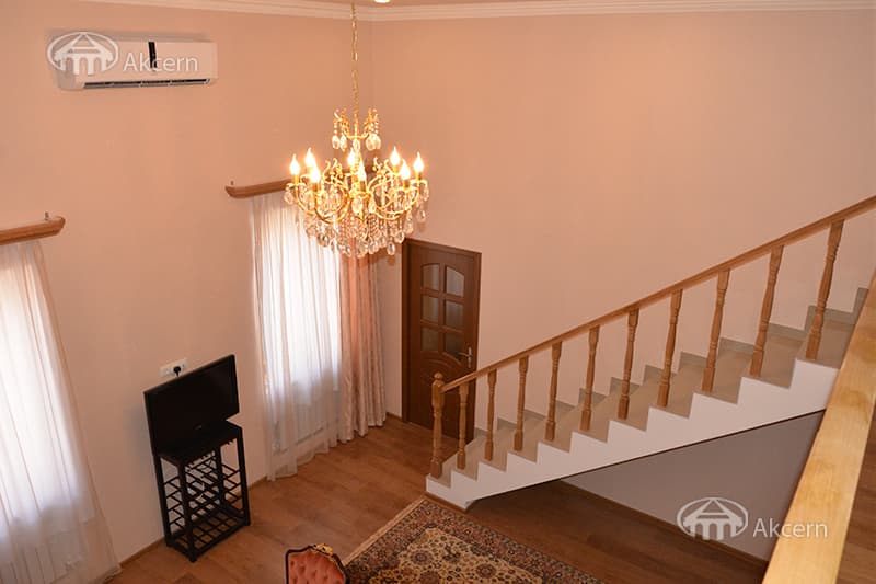 Квартира · 4 комн. · 108 м² · Кентрон