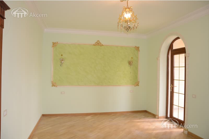 Дом · 5 комн. · 467 м² · Кентрон