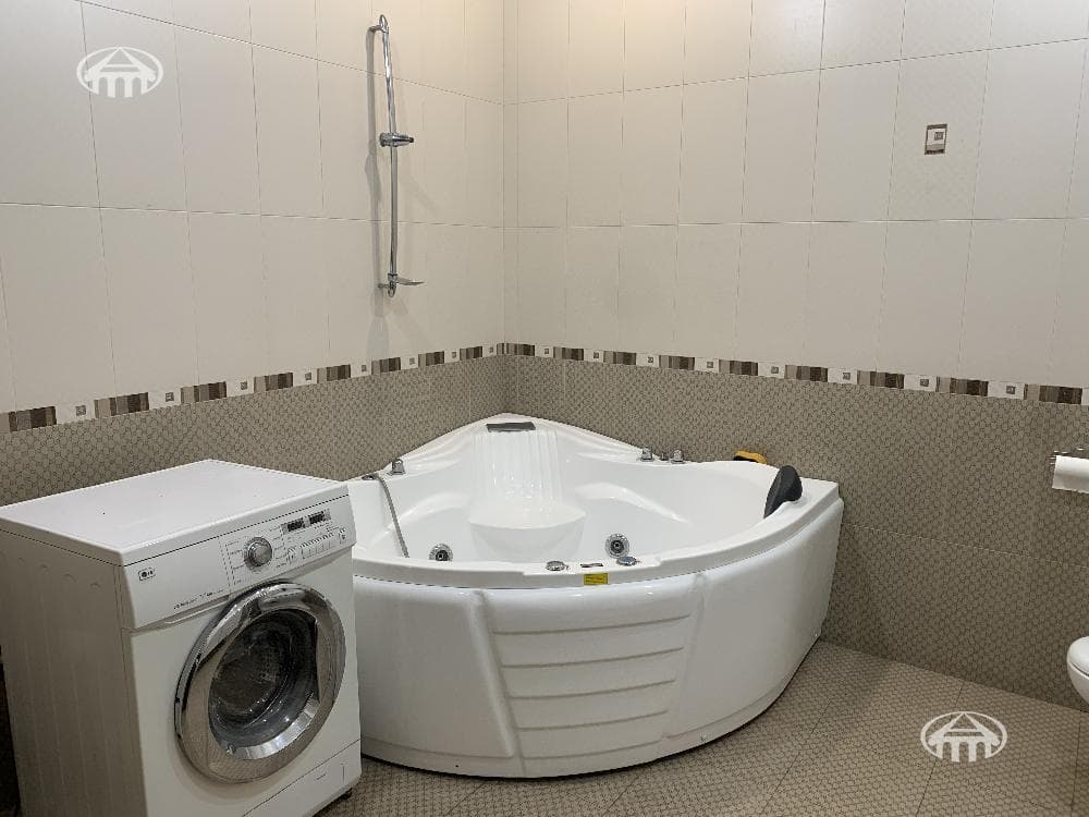 Apartment · 4 rooms · 192 m² · Kentron