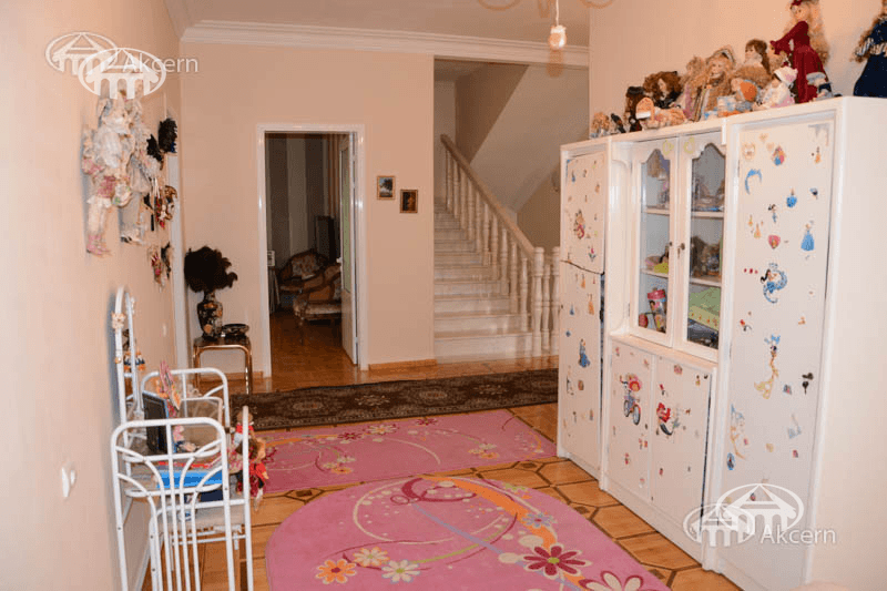 Mansion · 7 rooms · 560 m² · Kentron