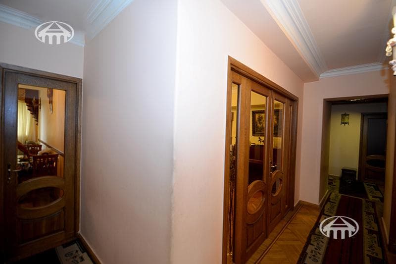 Квартира · 3 комн. · 89 м² · Кентрон
