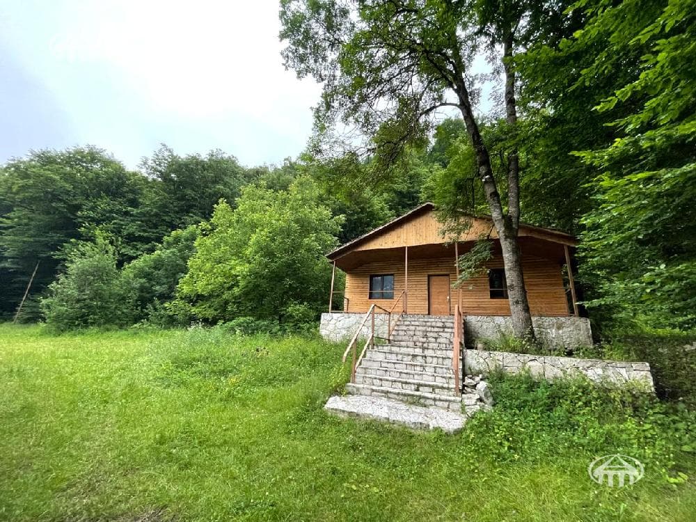 Land · 8,493 m² · Teghut