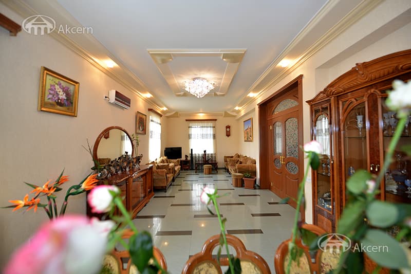Особняк · 6 комн. · 349 м² · Аджапняк