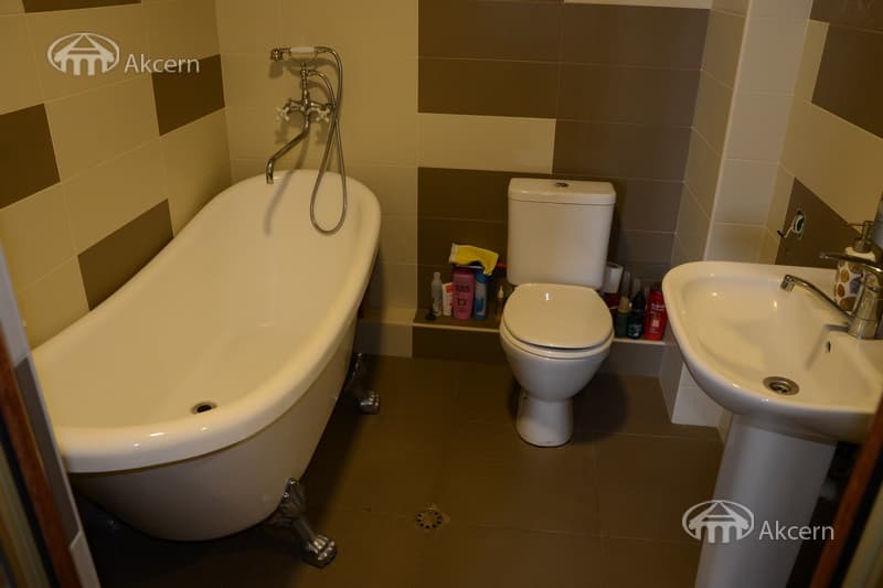 Квартира · 4 комн. · 131 м² · Аджапняк