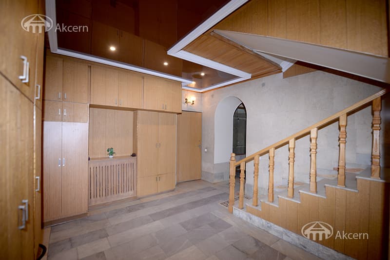 Առանձնատուն · 7 սեն. · 346 մ² · Կենտրոն