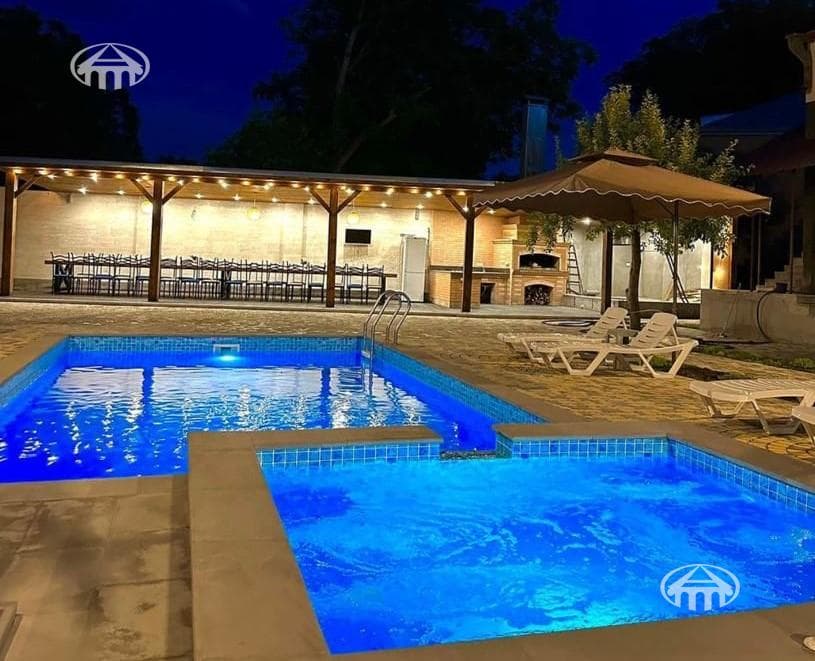 Особняк · 5 комн. · 350 м² · Гарни