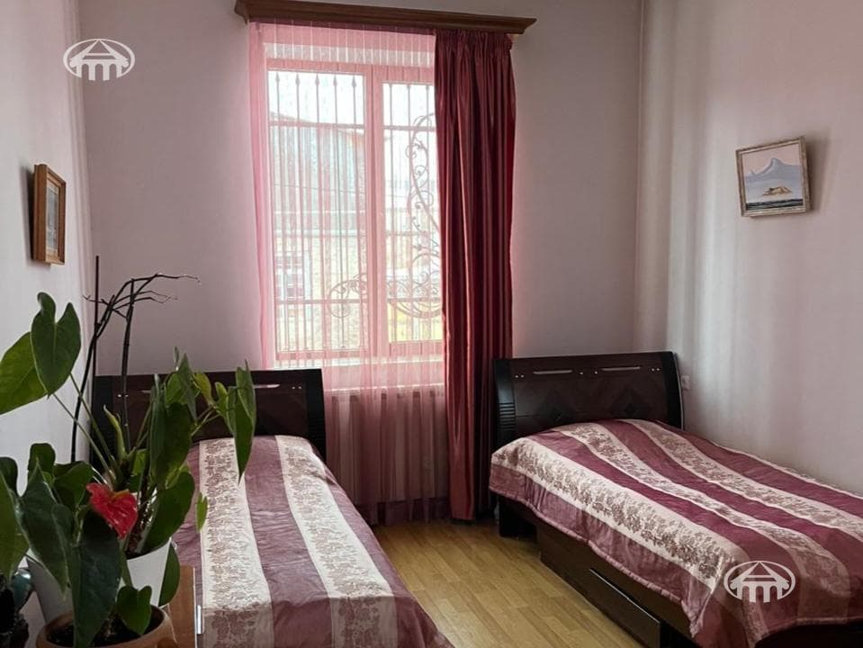 Առանձնատուն · 5 սեն. · 393 մ² · Շիրակի մարզ