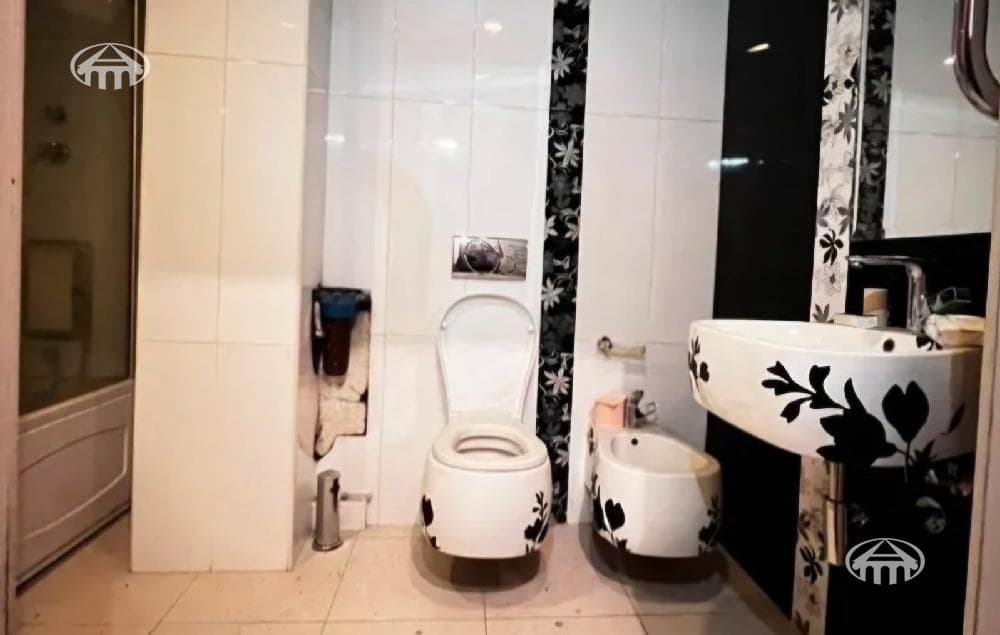 Квартира · 4 комн. · 147 м² · Кентрон