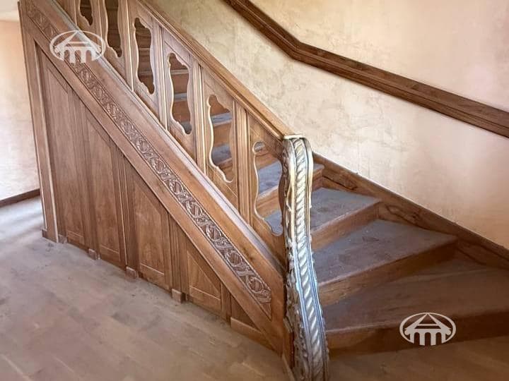 Mansion · 9 rooms · 858 m² · Balahovit