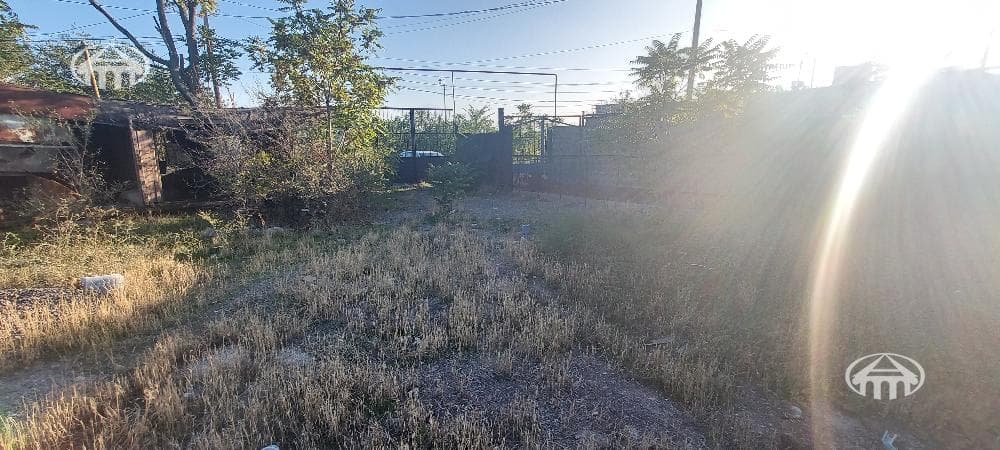 Land · 800 m² · Kentron
