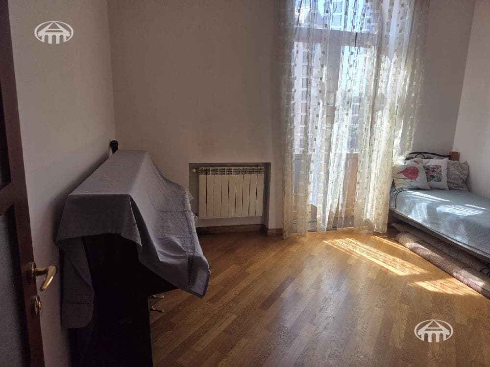 Квартира · 4 комн. · 122 м² · Кентрон