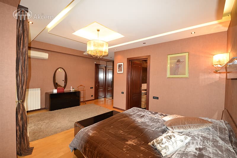 Mansion · 5 rooms · 745 m² · Arabkir