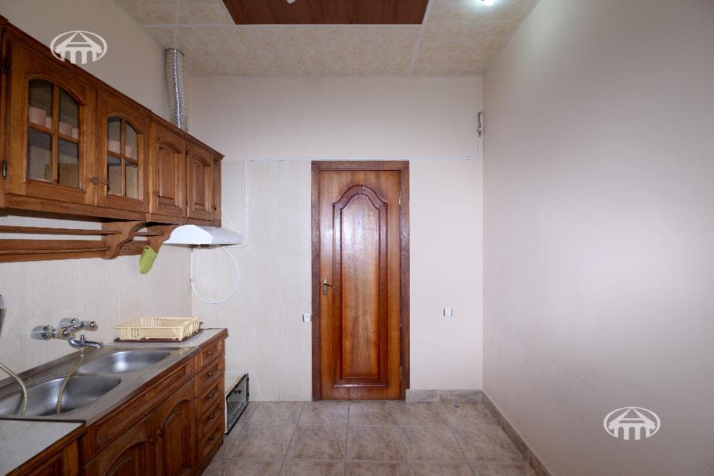 Սեփական տուն · 4 սեն. · 285 մ² · Էրեբունի