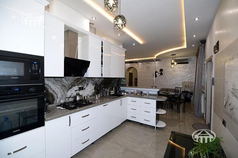 Особняк · 5 комн. · 270 м² · Арабкир