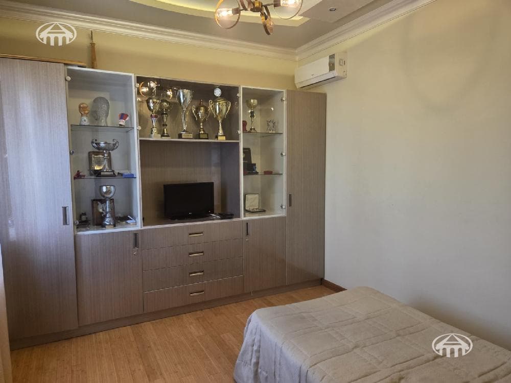 Особняк · 5 комн. · 280 м² · Аджапняк