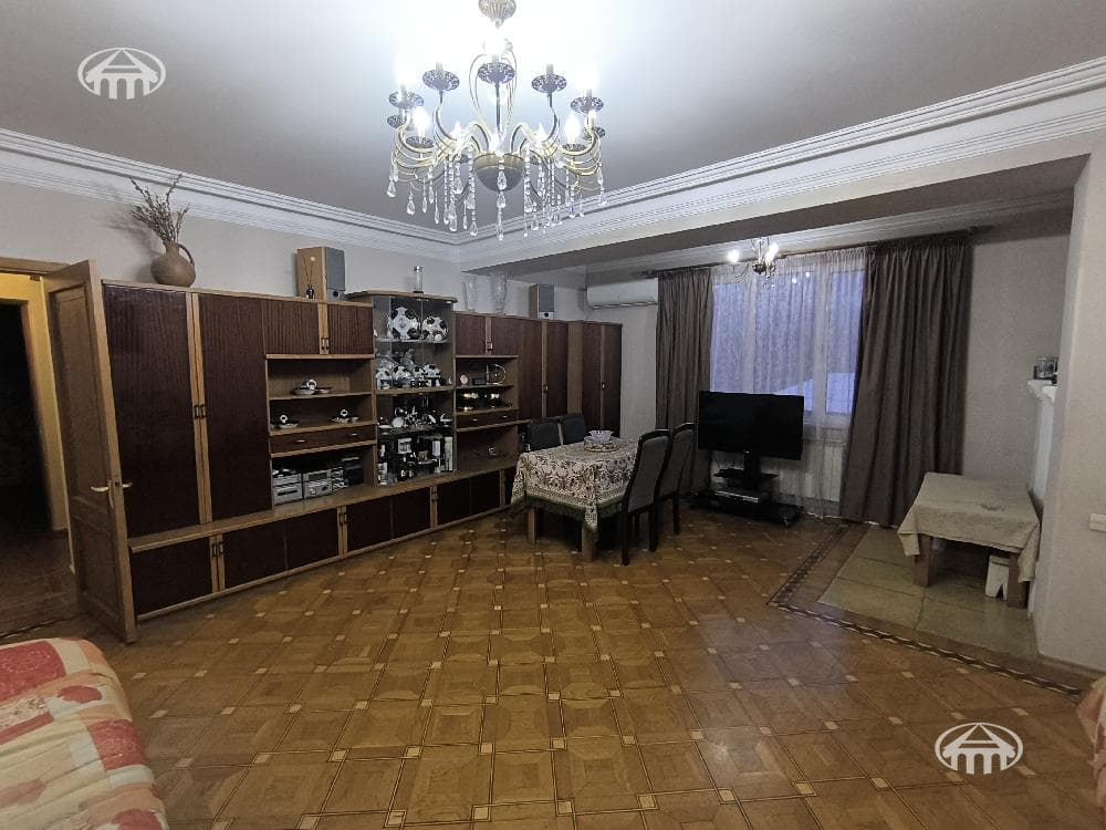 Квартира · 4 комн. · 193 м² · Аджапняк