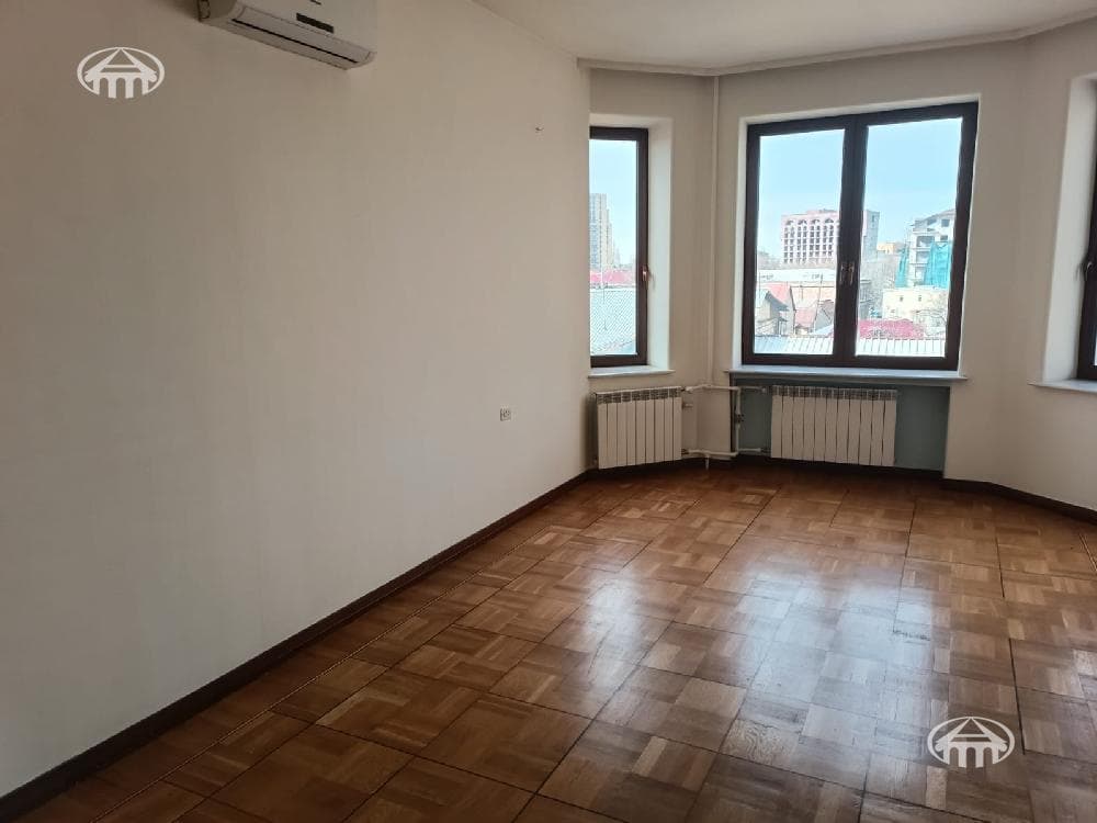 Առանձնատուն · 7 սեն. · 517 մ² · Կենտրոն