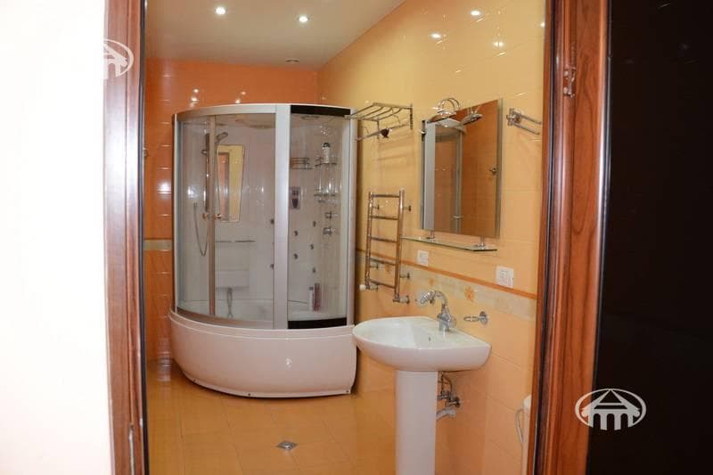 House · 3 rooms · 170 m² · Arabkir